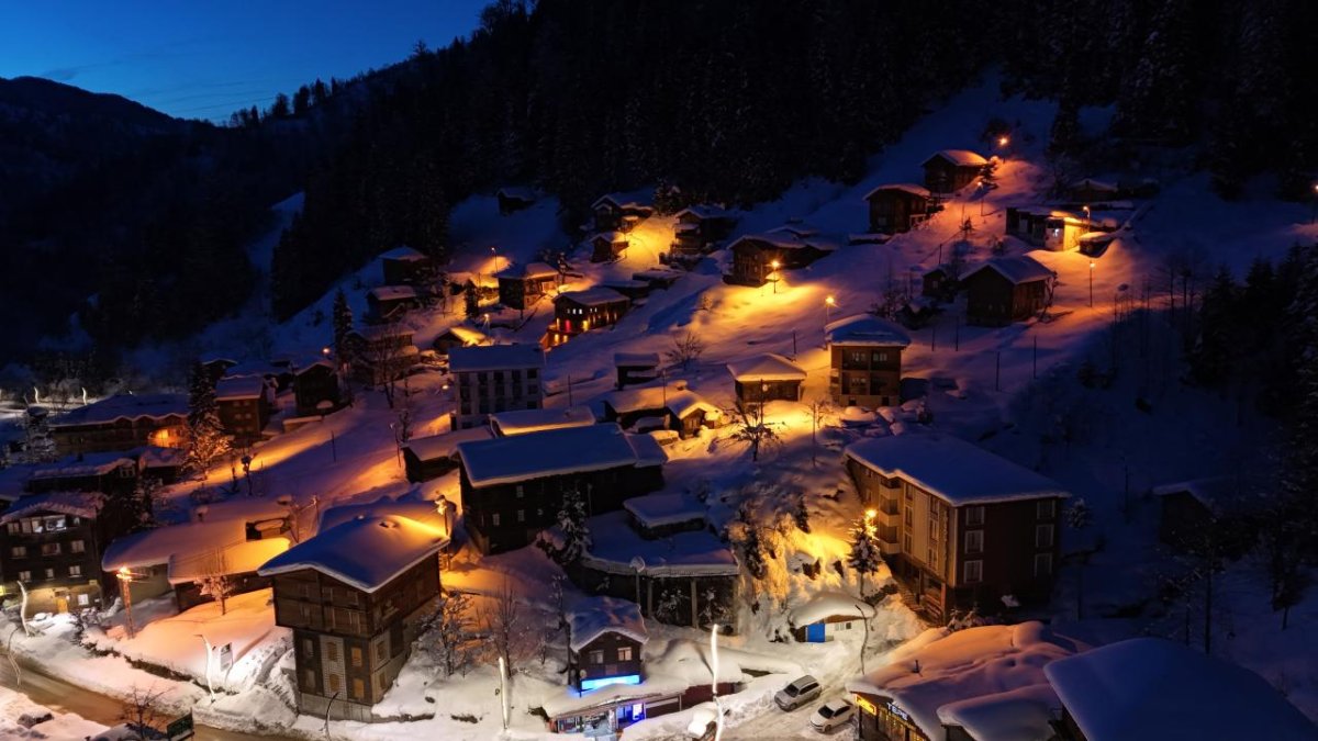 Ayder Yaylası Beyaza Büründü: Kartpostallık Manzaralar Hayran Bıraktı