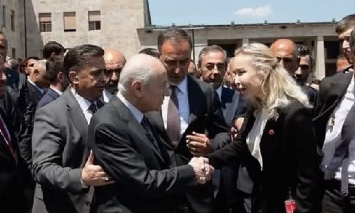 Ayşegül Yıldız Siyasete Girdi: MHP’ye Üye Oldu