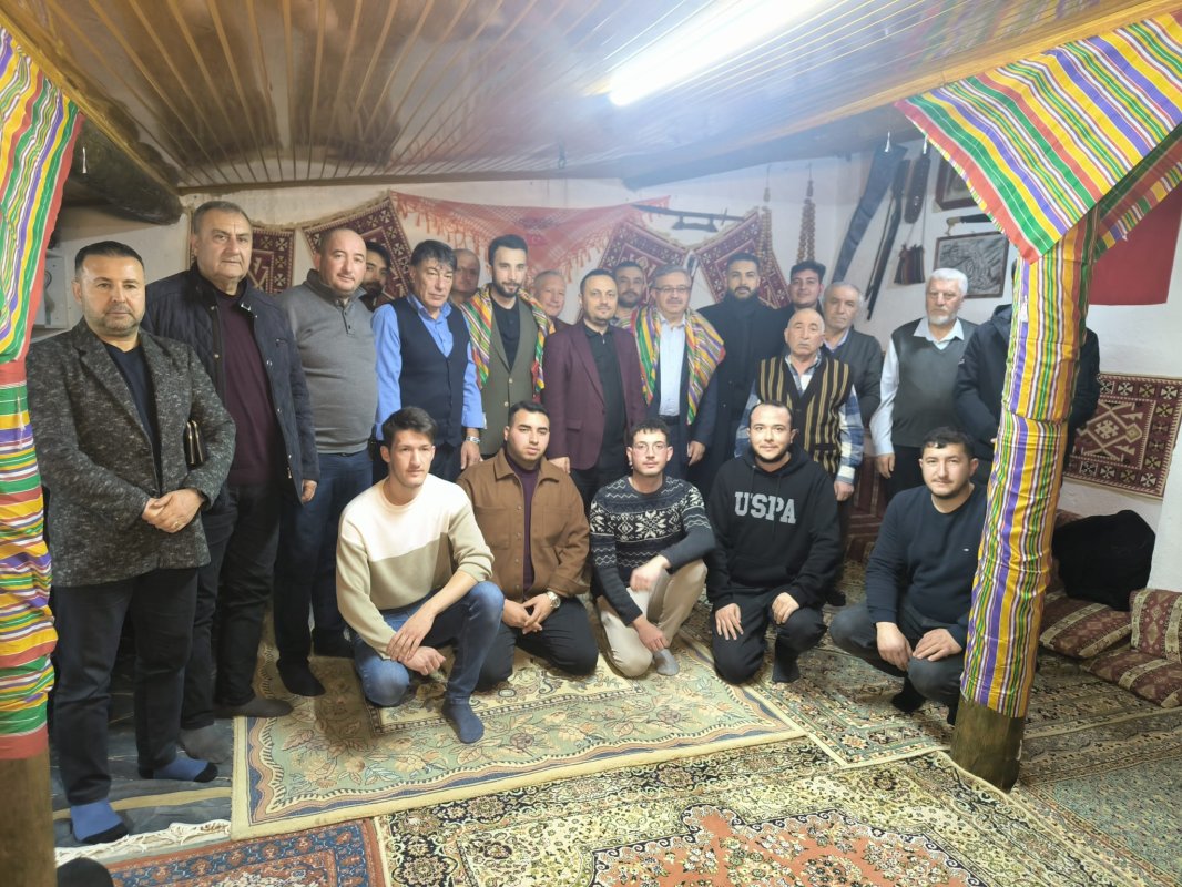 Milletvekili Yurdunuseven’e Yörüklerden Bayrak emaneti