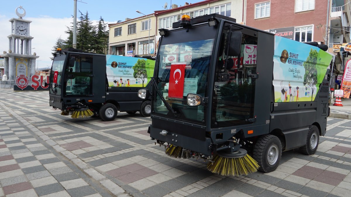 ŞUHUT’A 2 ADET YOL SÜPÜRME ARACI HİBE EDİLDİ