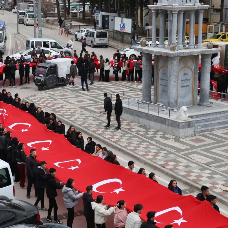 Şuhut’ta Bayrağa Saygı Yürüyüşü Coşkusu