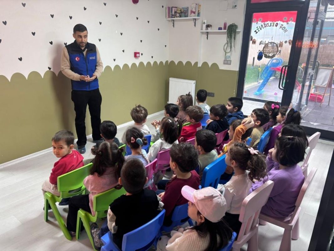 AFAD’DAN ÖĞRENCİLERE UYGULAMALI AFET EĞİTİMİ