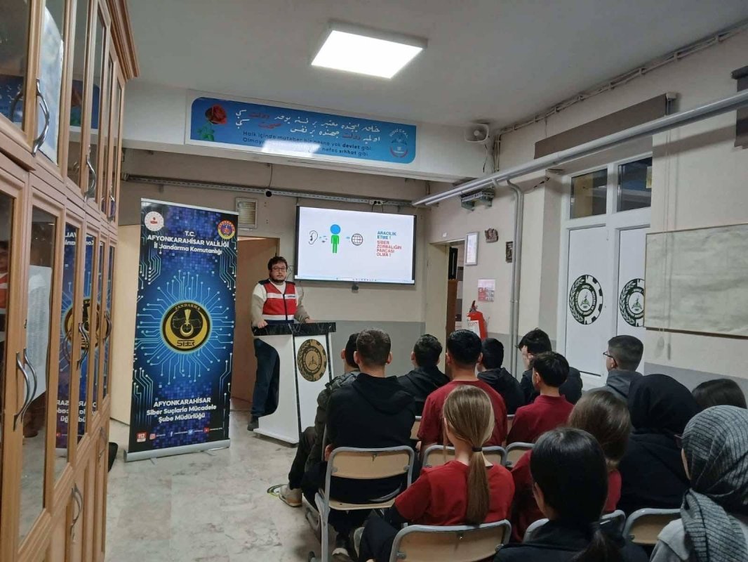Afyon’da Siber Farkındalık ve Bilinçlendirme Eğitimleri Yoğun İlgi Gördü