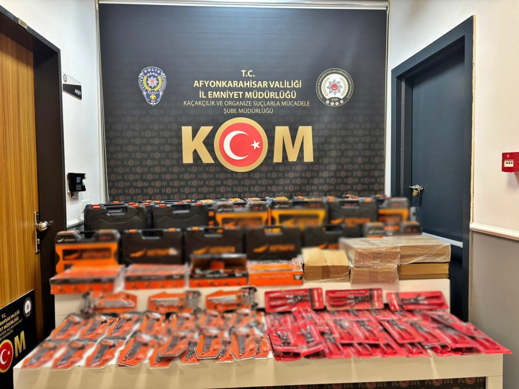 Afyon’da uyuşturucu ve kaçak mal ele geçirildi
