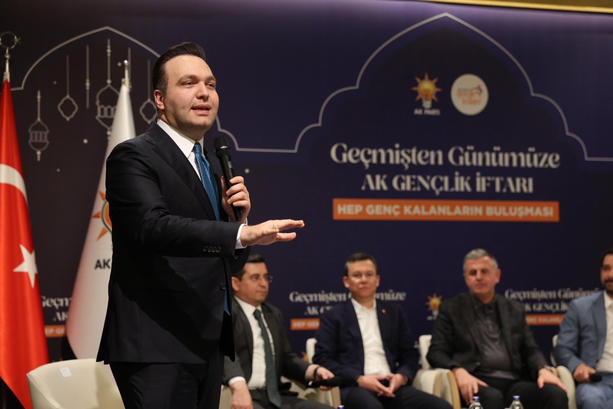 AK Gençlik iftarında dava arkadaşlığı vurgusu