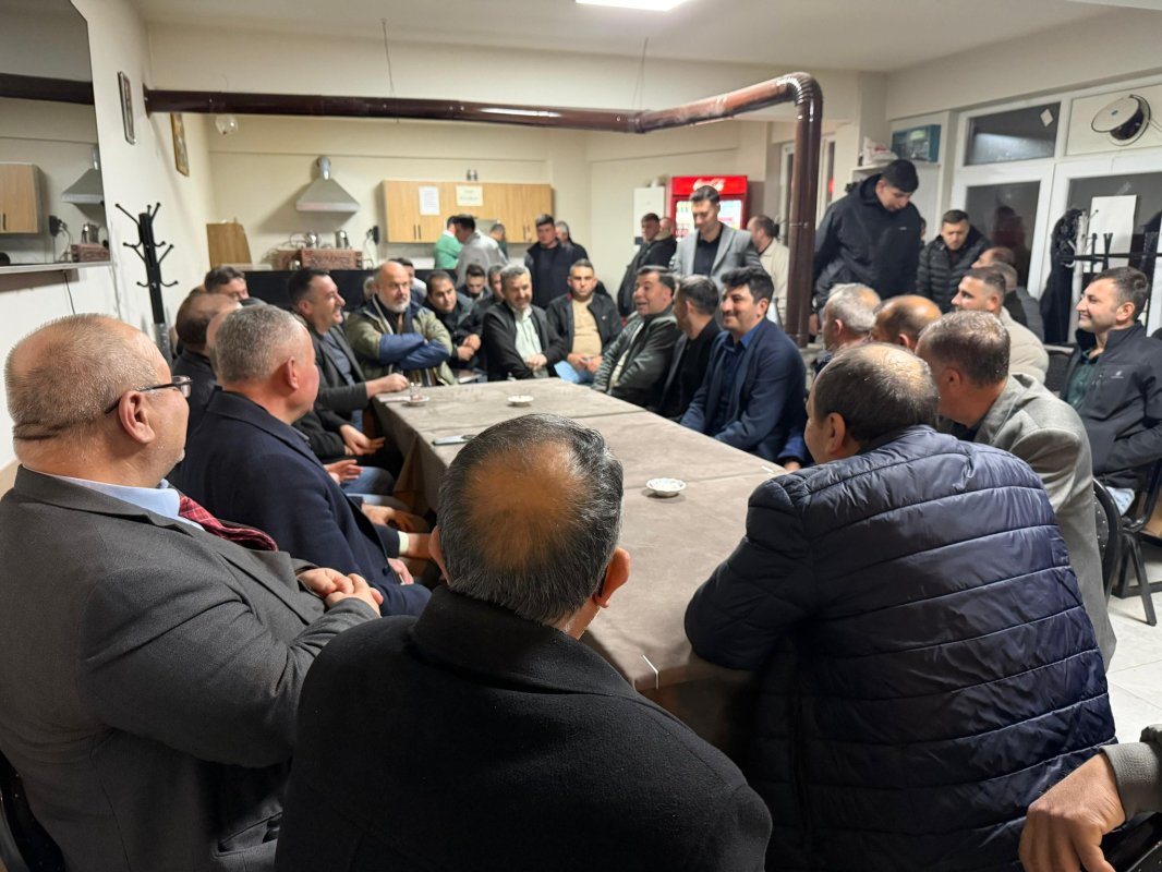 AK Parti Heyeti Kayıhan’da vatandaşlarla sahur yaptı