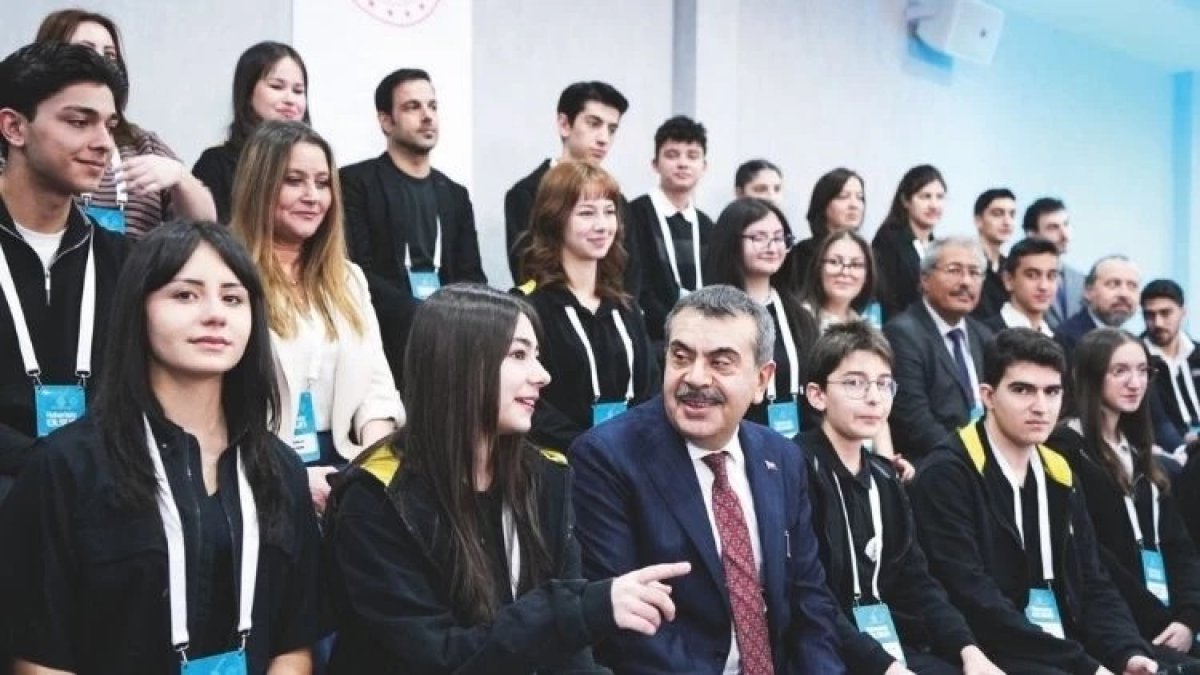 Öğrenciler sordu, Bakan Tekin cevapladı: Yapay zeka için etik kılavuz