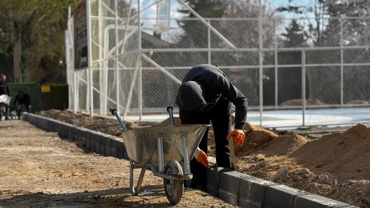 Horan Parkı’nda Kaldırım Yenileme Çalışmaları Sürüyor