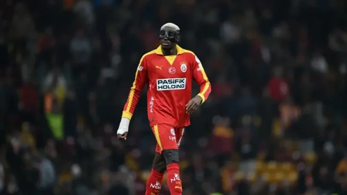 Derbi öncesi Osimhen etkisi: Elini masaya vurdu