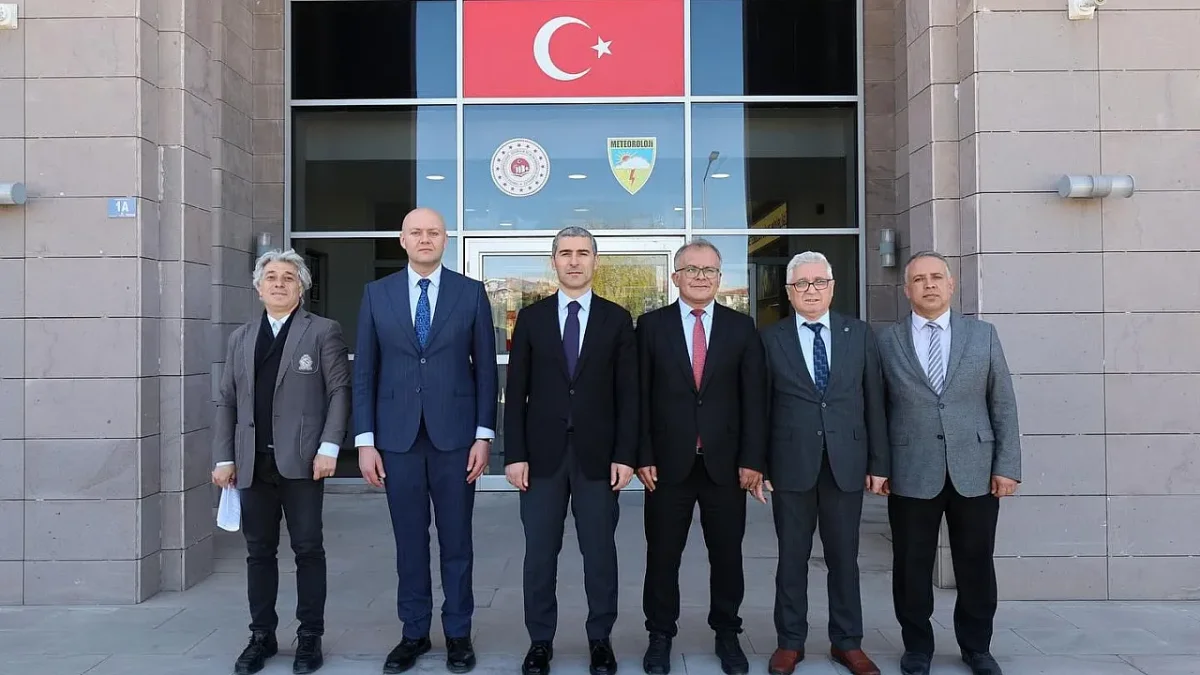 Afyonkarahisar Valisi Dr. Naci Aktaş, Meteoroloji 5. Bölge Müdürü Mahmut Güneş’ten brifing aldı