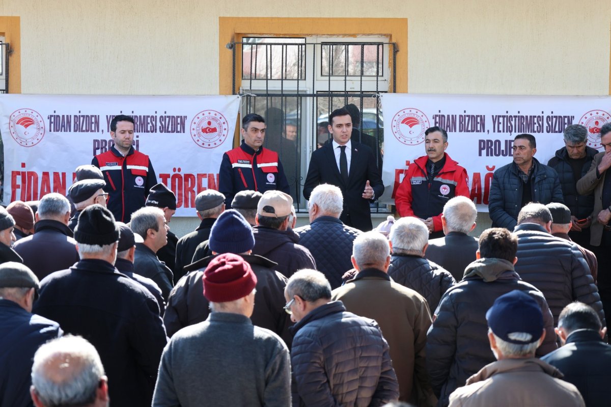 Sultandağı’nda üreticilere 2 bin kuşburnu fidanı dağıtıldı