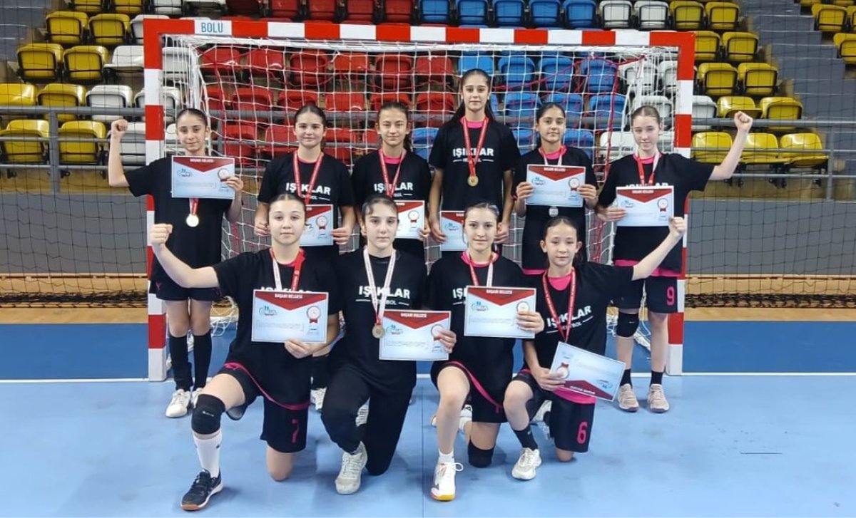 Işıklar Şeker Ortaokulu Yıldız Kızları Türkiye Finallerinde