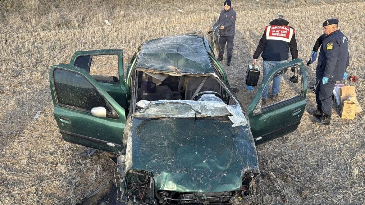 AFYON-KÜTAHYA YOLUNDA FECİ KAZA: 1 ÖLÜ, 2 YARALI