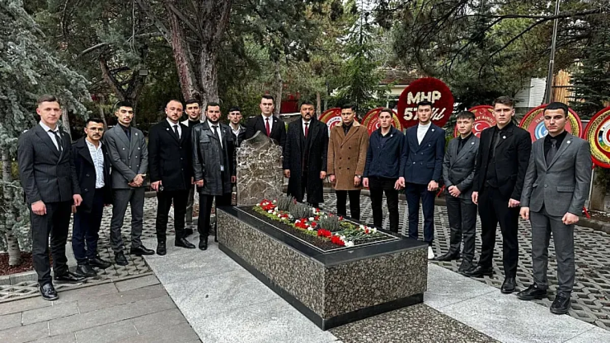 Afyonlu Ülkücüler Başbuğ Türkeş’i Kabri Başında Andı