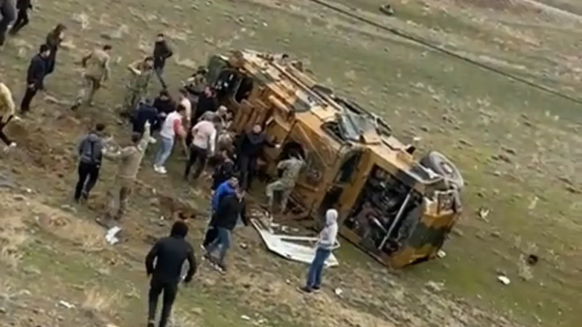 TAG Otoyolu’nda Askeri Araç Devrildi: 10 asker Yaralandı