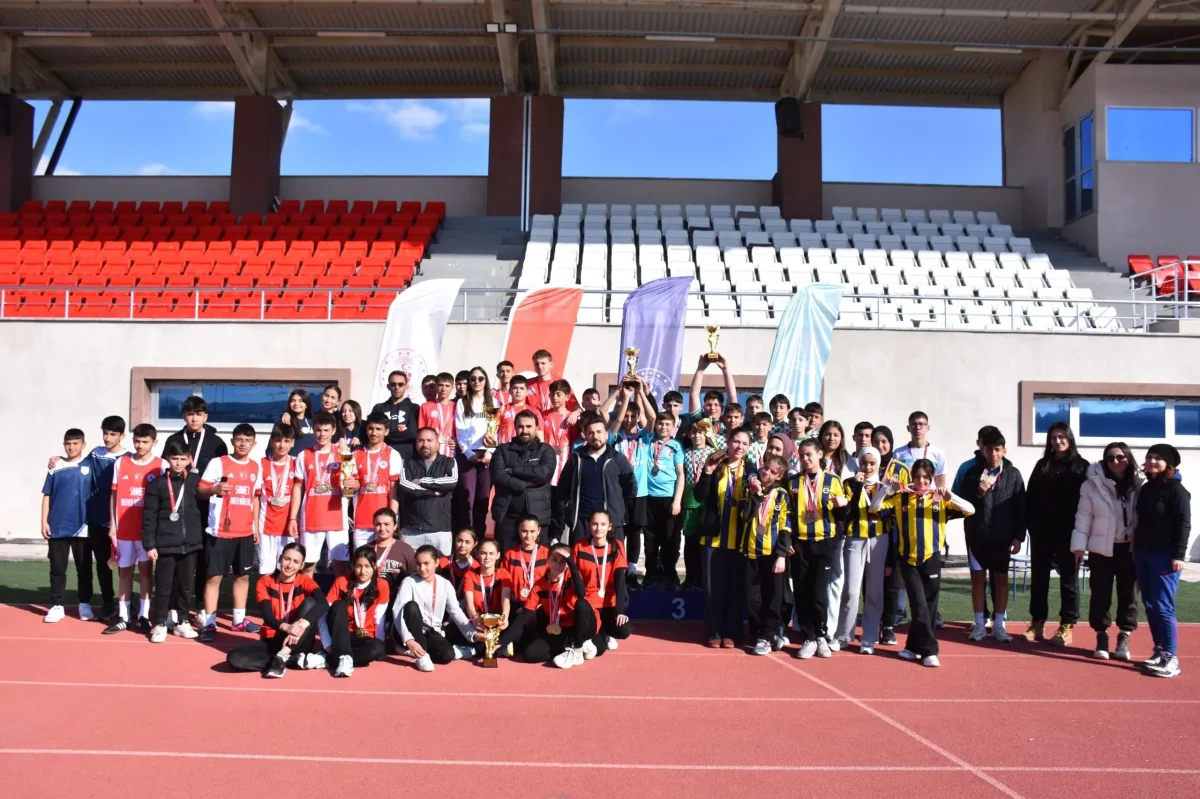 Afyonkarahisar’da Atletizm Heyecanı: Yıldız Sporcular Zirve İçin Yarıştı