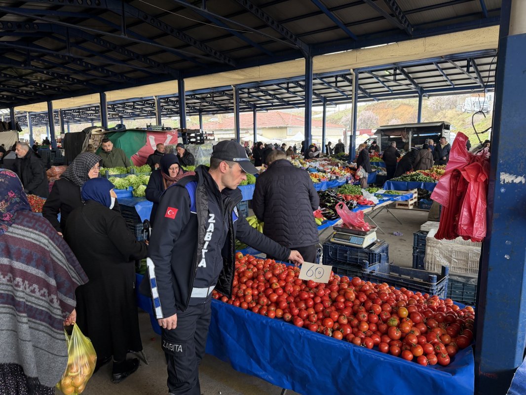 Sandıklı’da Pazarda Sıkı Denetim: Etiketler Tek Tek İncelendi