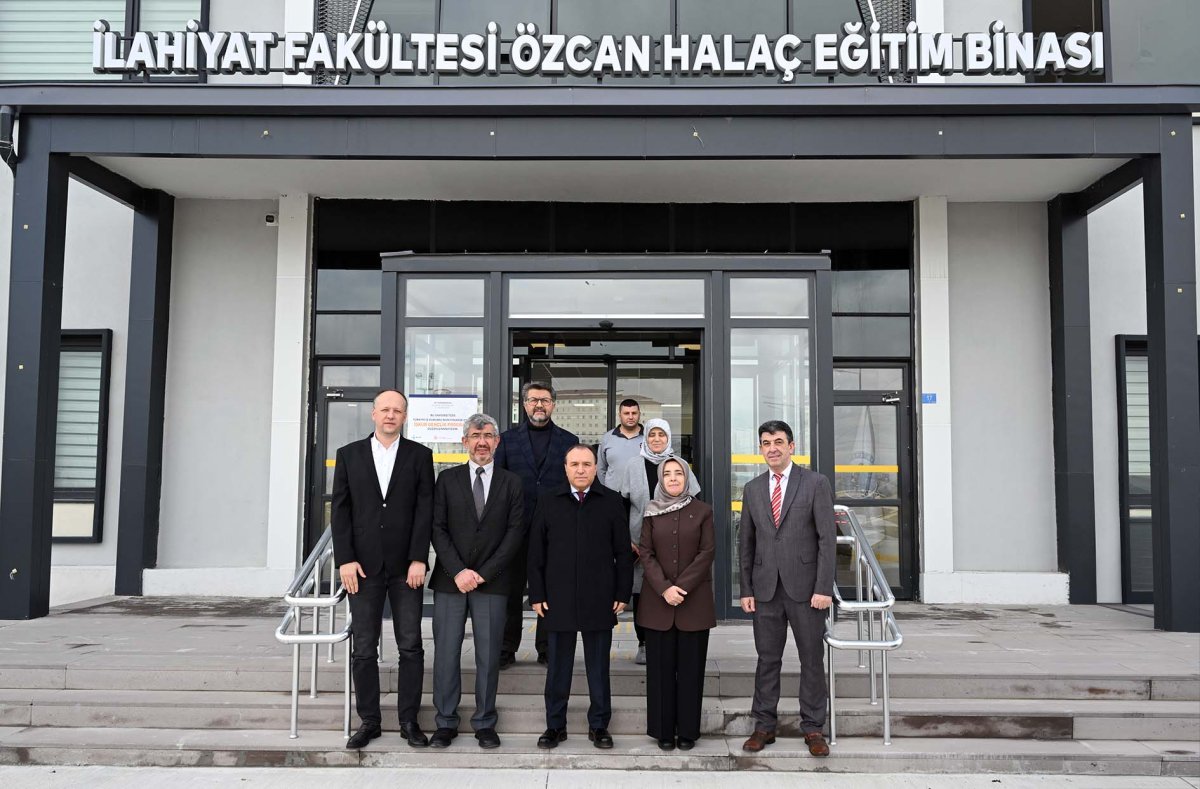 AKÜ’de kritik devir teslim: İlahiyat Fakültesinde yeni yönetim