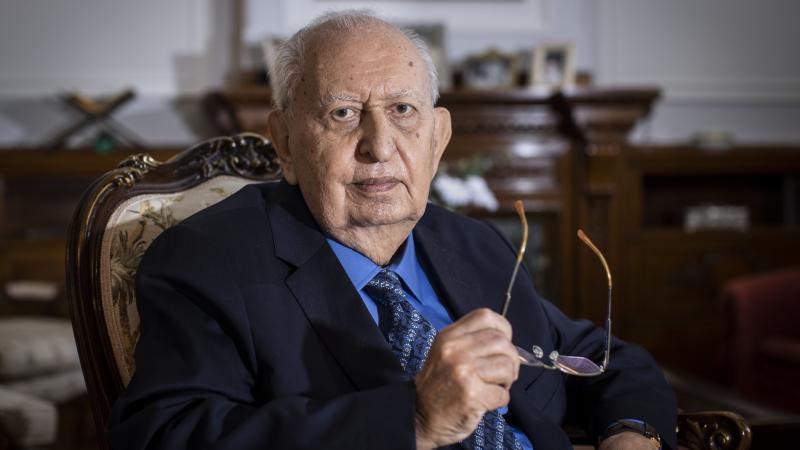 Hüsamettin Cindoruk hayatını kaybetti