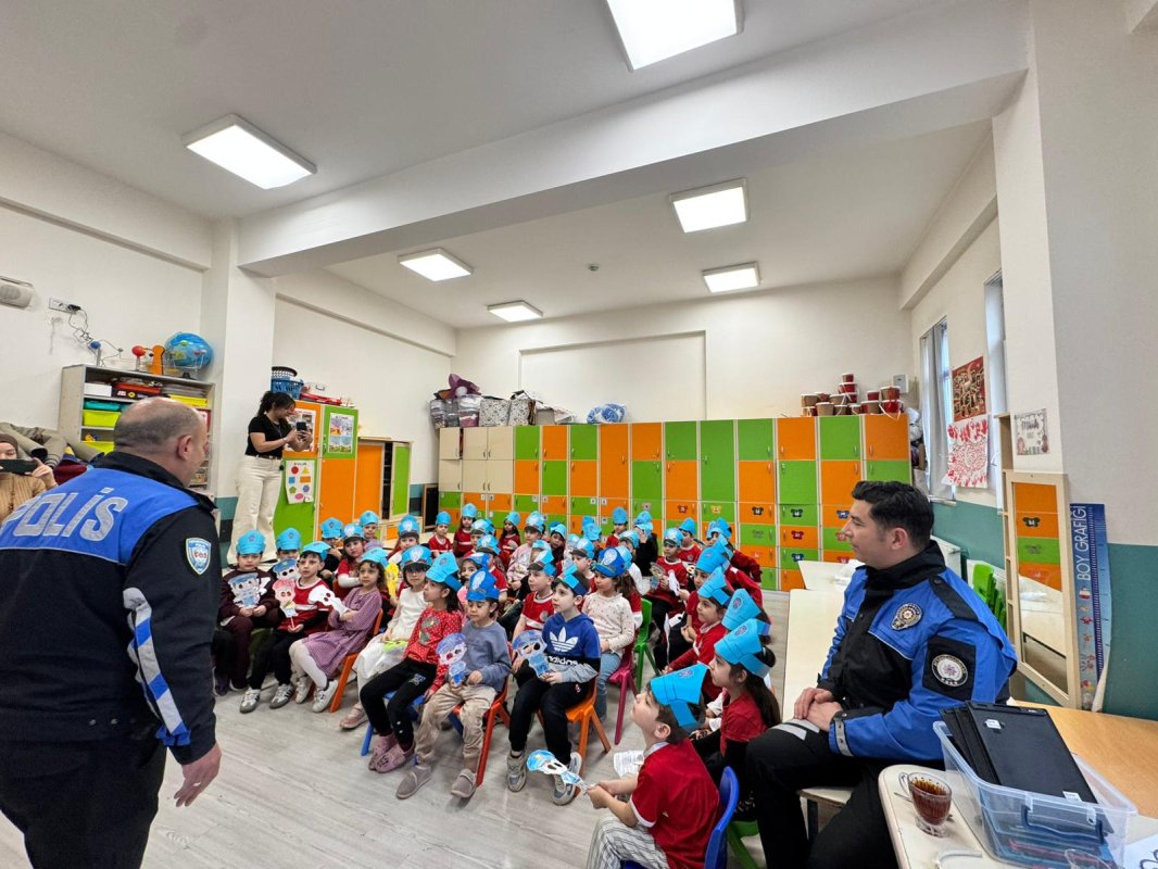 Miniklere Polislik Eğitimi: 181. Yıl Coşkusu Okullara Taşındı