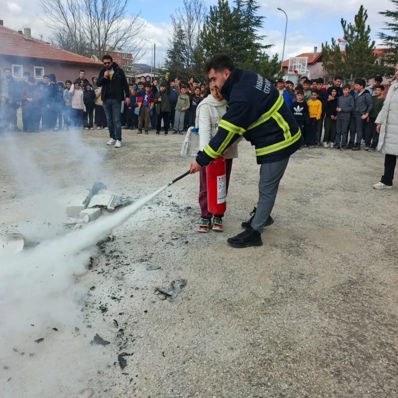 İHSANİYE’DE ÖĞRENCİLERE YANGIN EĞİTİMİ