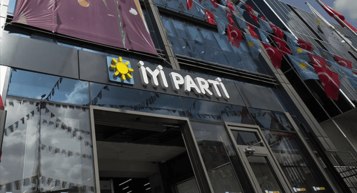 Partisinden İhraç oldu