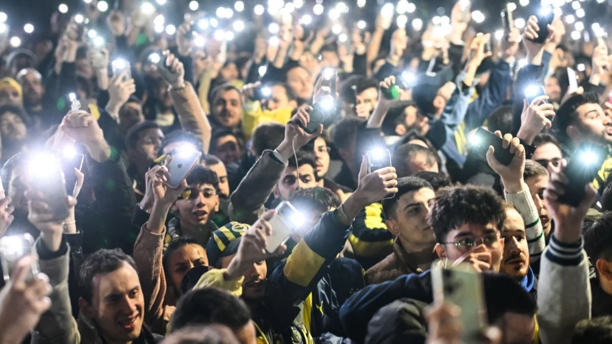 N’Golo Kante'yi taşıyan uçak İstanbul'a indi