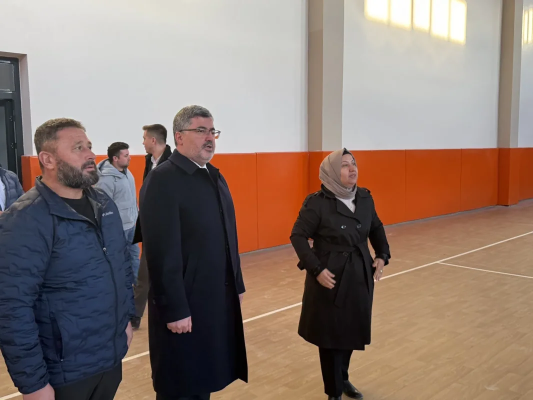 ÖZKAYA İSCEHİSAR’DA SAHAYA İNDİ