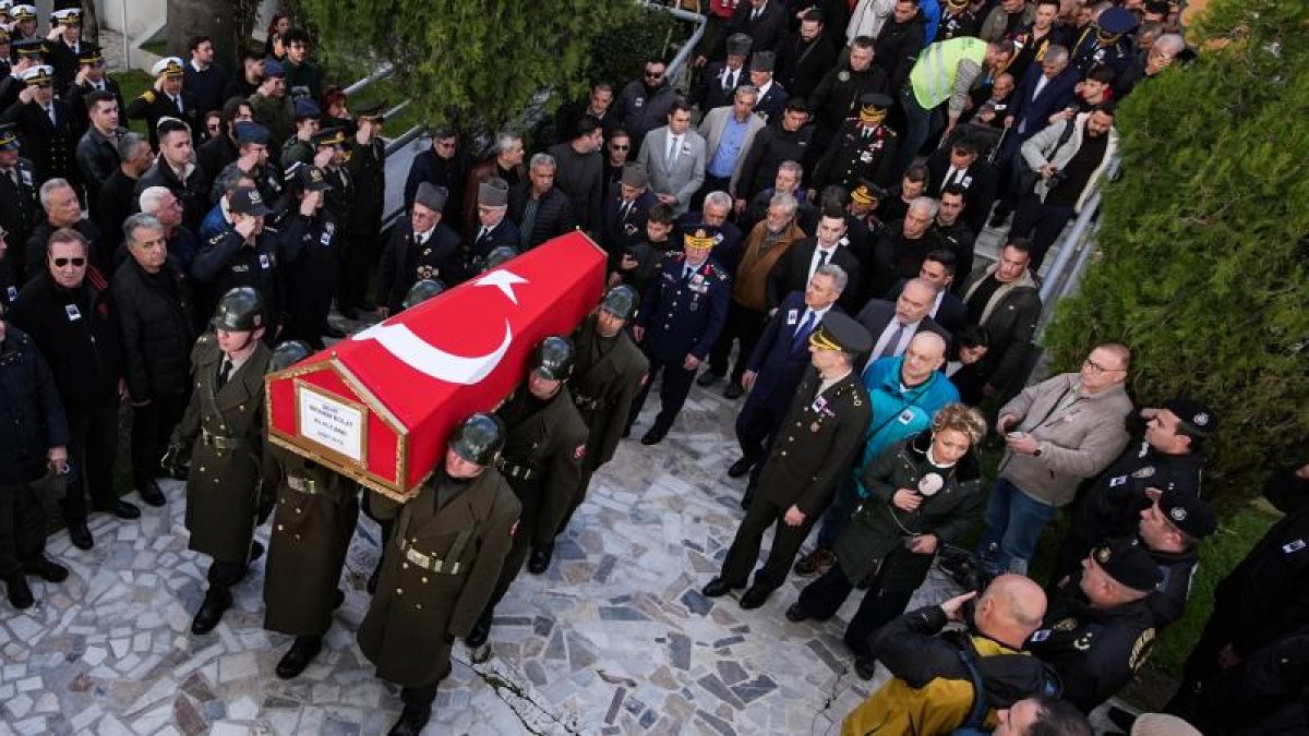 Şehit Pilot İbrahim Bolat Gözyaşlarıyla Son Yolculuğuna Uğurlandı