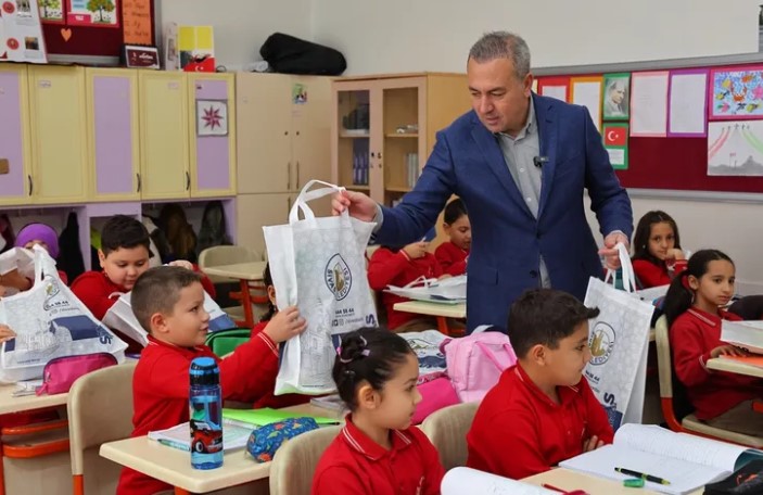 Sivas Belediyesi’nden Öğrencilere Kırtasiye Desteği