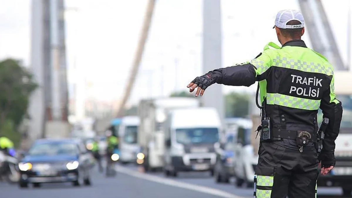 Trafikte aracından inen 180 bin lira ödeyecek