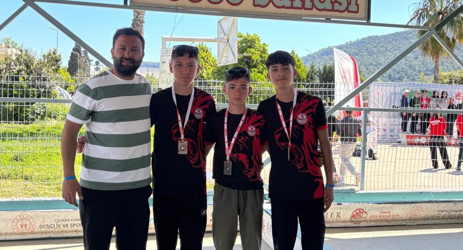 Karaaslan Ortaokulu’ndan Türkiye Üçüncülüğü Gururu