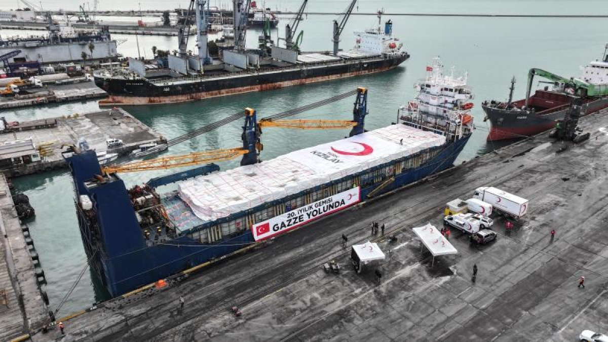 Kızılay'ın 20. "İyilik Gemisi" Gazze'ye uğurlandı