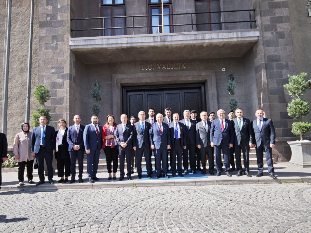 MİLLÎ SAVUNMA BAKANI YAŞAR GÜLER AFYONKARAHİSAR VALİLİĞİNİ ZİYARET ETTİ
