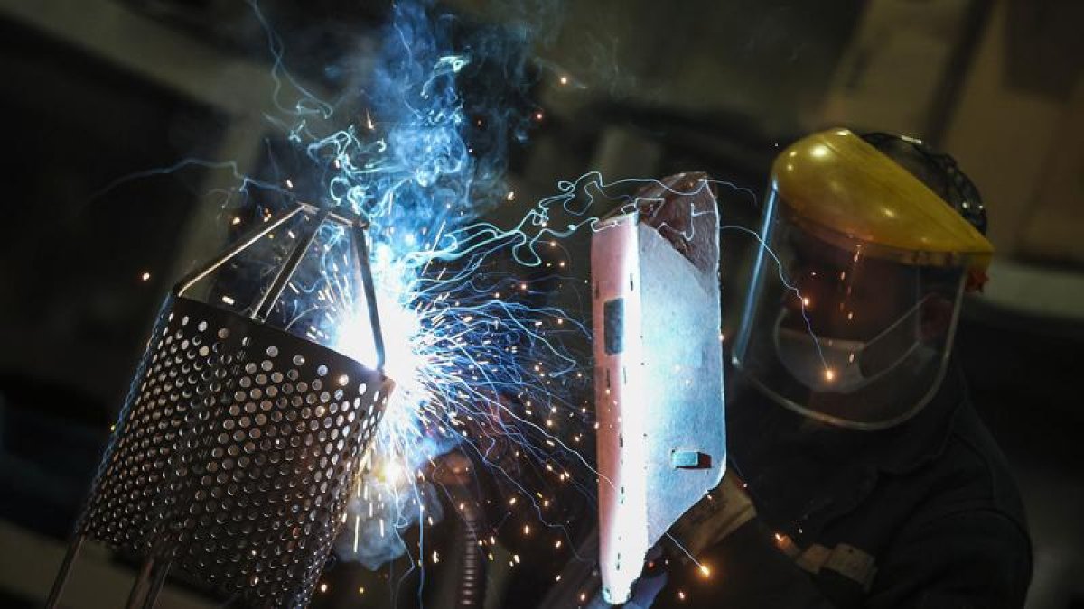 TÜİK VERİLERİ AÇIKLANDI: İŞSİZLİKTE GERİLEME DEVAM EDİYOR