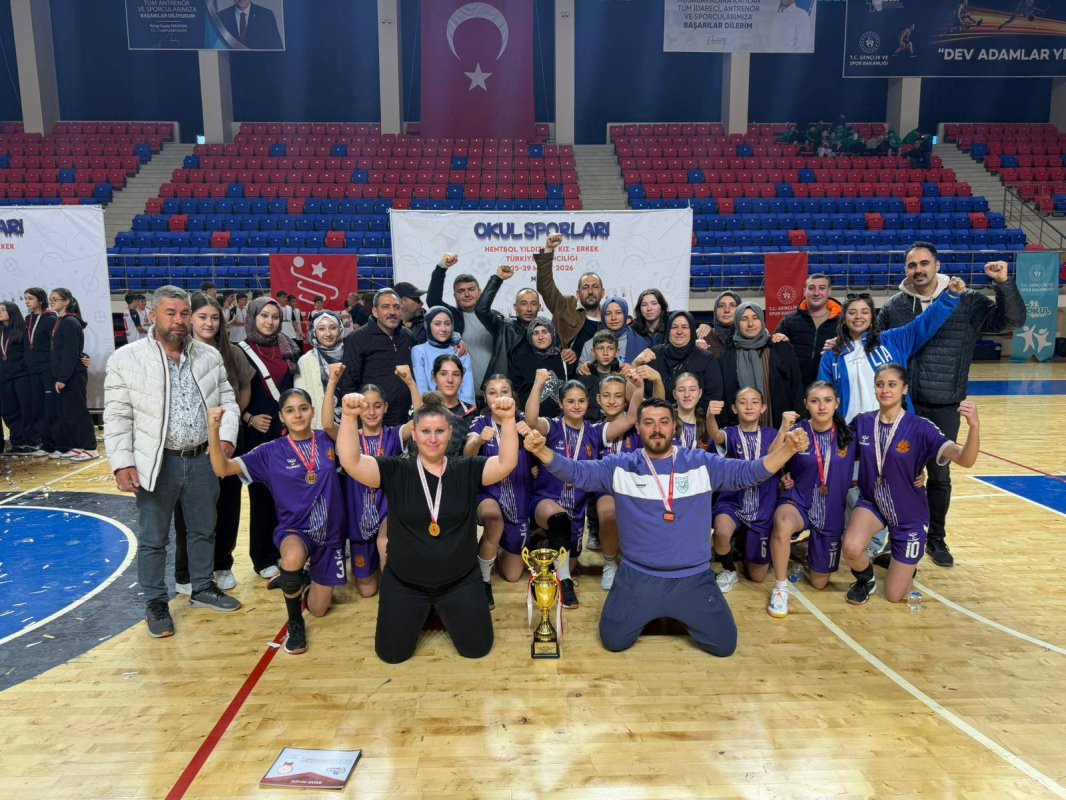 Şampiyon Afyon’dan çıktı: Işıklar Şeker Ortaokulu zirvede